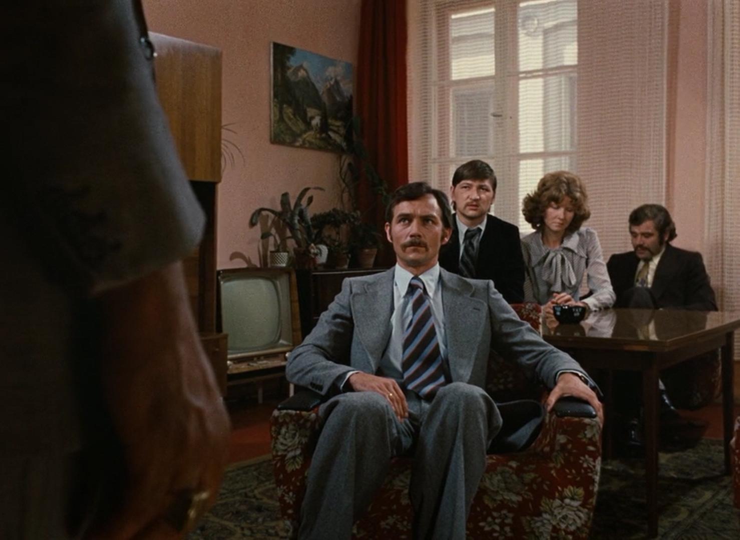 40岁外来务工与60岁德国寡妇的“禁忌之恋”，恐惧吞噬灵魂