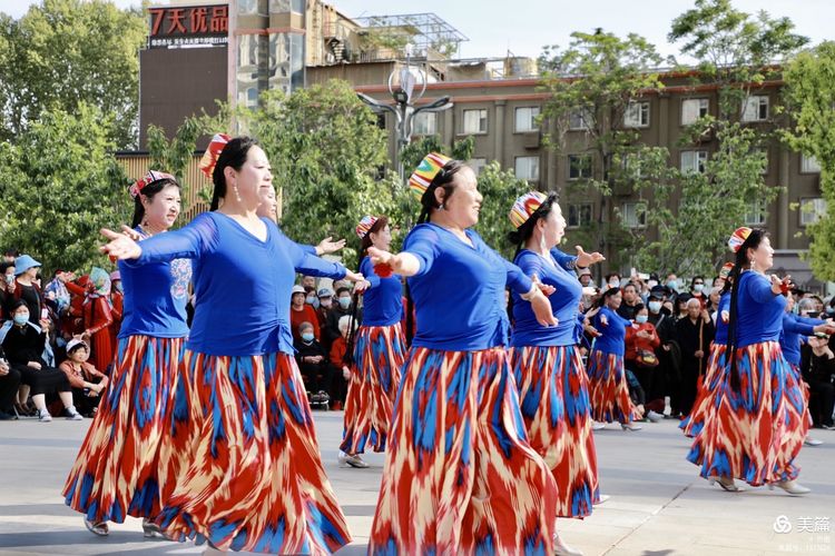 洛阳牡丹广场新疆舞视频,洛阳牡丹广场爵士舞