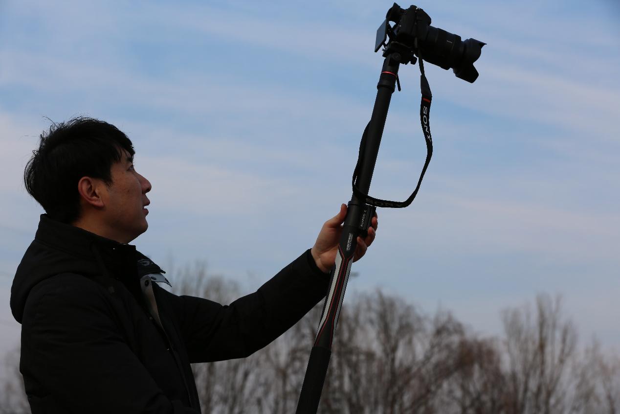 拥有属于自己摇滚的电影—便携式魔爪slypodE电动伸缩摄影杆评测