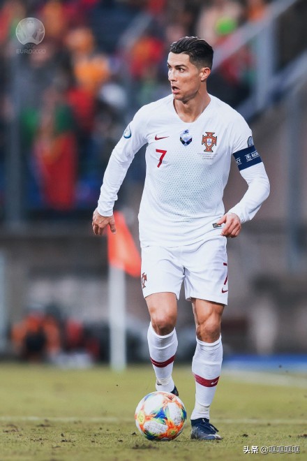 阿迪达斯足球淘汰赛专用高端版,阿迪达斯足球2020欧洲杯纪念版