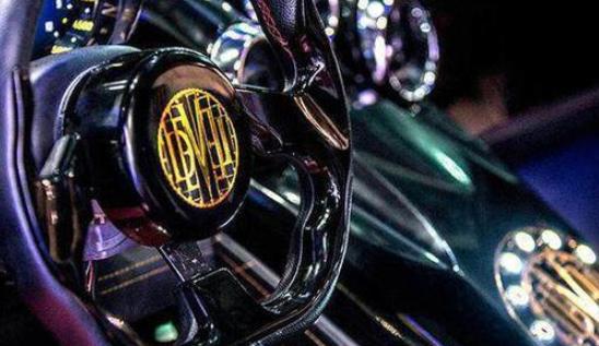 迪拜王子砸5亿购买绝版跑车，马力足足5千匹，只有成龙大佬能借