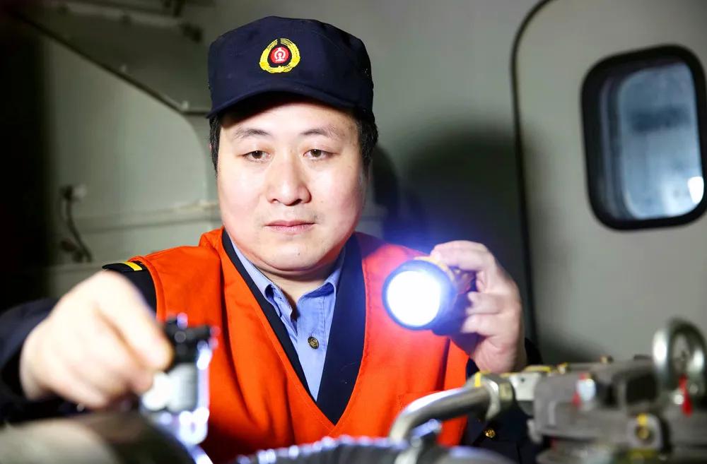 铁路榜样专题片,新时代铁路榜样典型人物