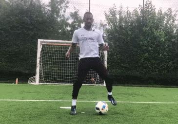 十大足球技巧过人动作,30秒掌握10种足球基本功