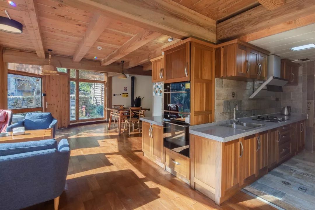 最美的民宿隐藏在森林云海,观光玻璃栈道民宿