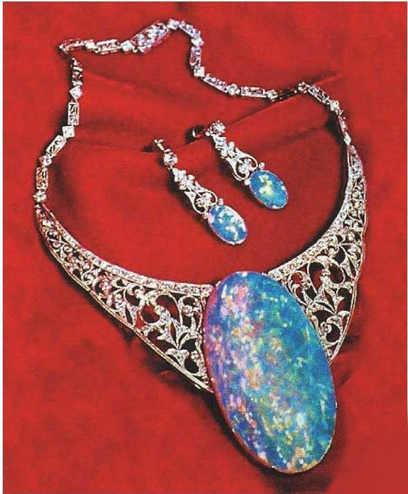 欧泊一种拥有世间所有颜色的宝石，关键还不贵