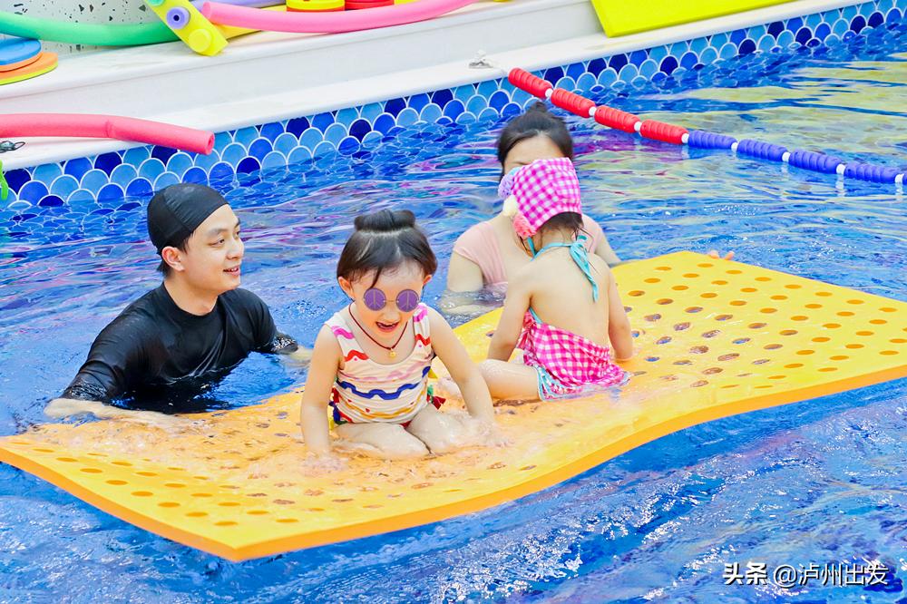 泸州亲子训练营,无边泳池亲子游泳