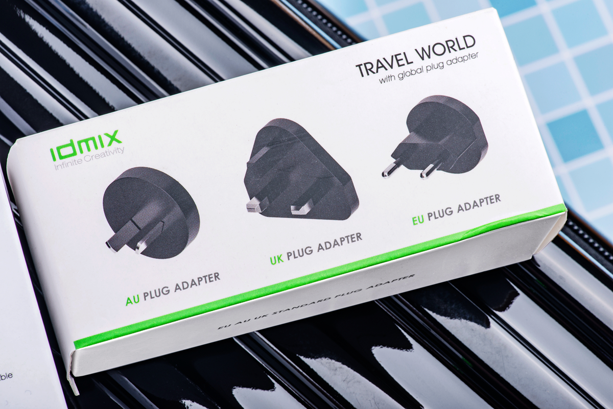 出国游带什么移动电源？IDMIX大麦三合一超级旅行充，一个够了