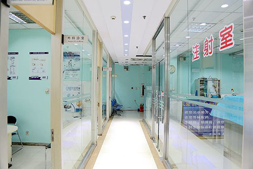 比熊有耳螨超级臭,比熊拉肚子很臭是怎么回事