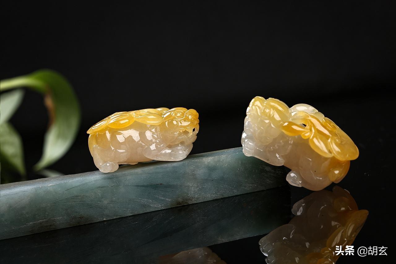 女士貔貅招财转运翡翠,买翡翠貔貅招财看大小吗