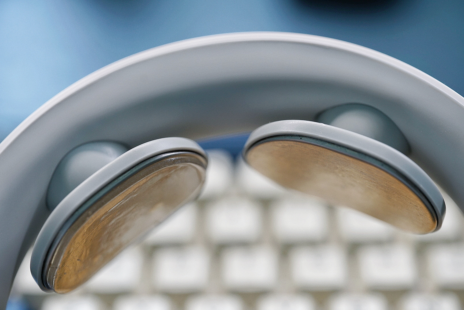 颈部按摩仪物理的和电击的哪个好,电击疗法按摩仪