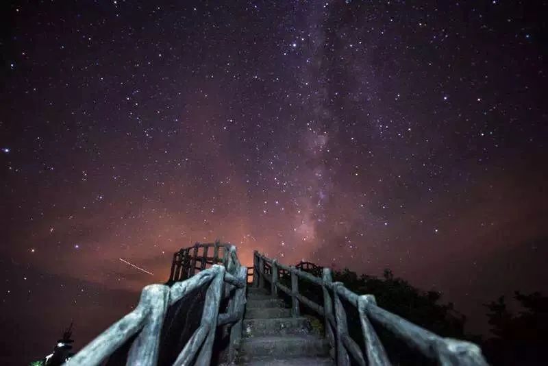 去一个离天空最近的地方,去离天空更近的地方