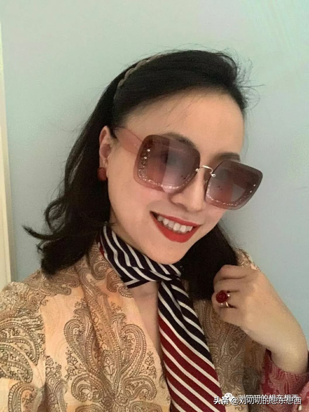 亮橘色穿搭,一日一look怎么搭配衣服