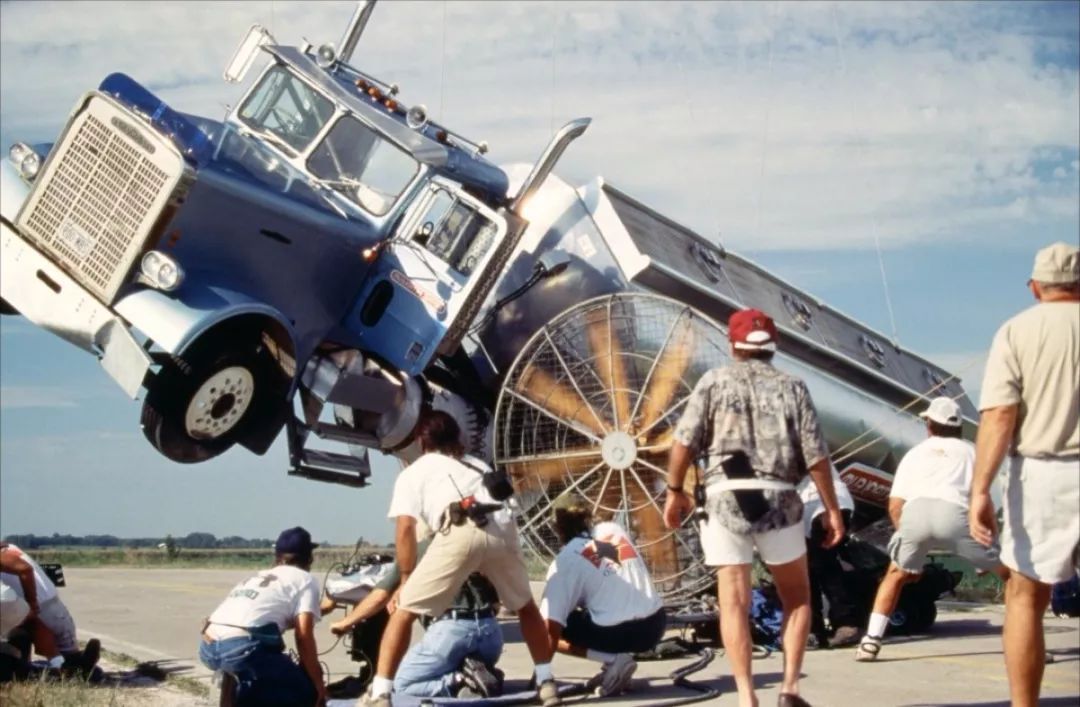 票房16亿，这部央视经常重播的顶级灾难片，上映23年无人能再复制