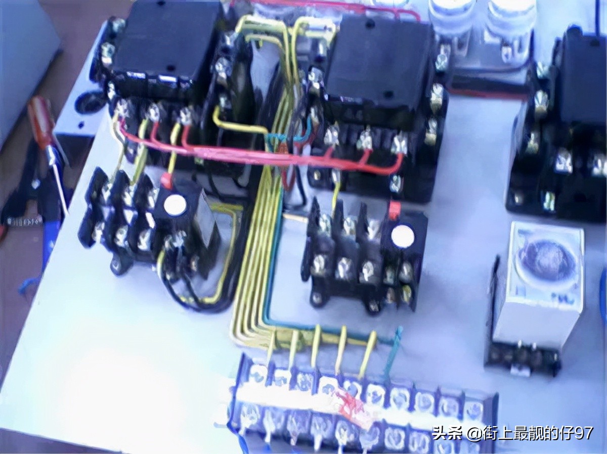 做电工有没有前途,做电工行业能挣到大钱吗