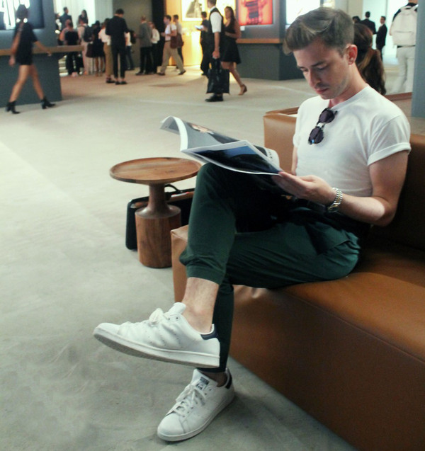 网面小白鞋发黄有妙招,小白鞋又黑又黄怎么才能清洗干净