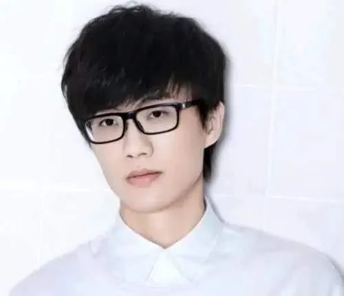 华语乐坛最后的巅峰许嵩,许嵩华语乐坛一股清流还实力宠粉