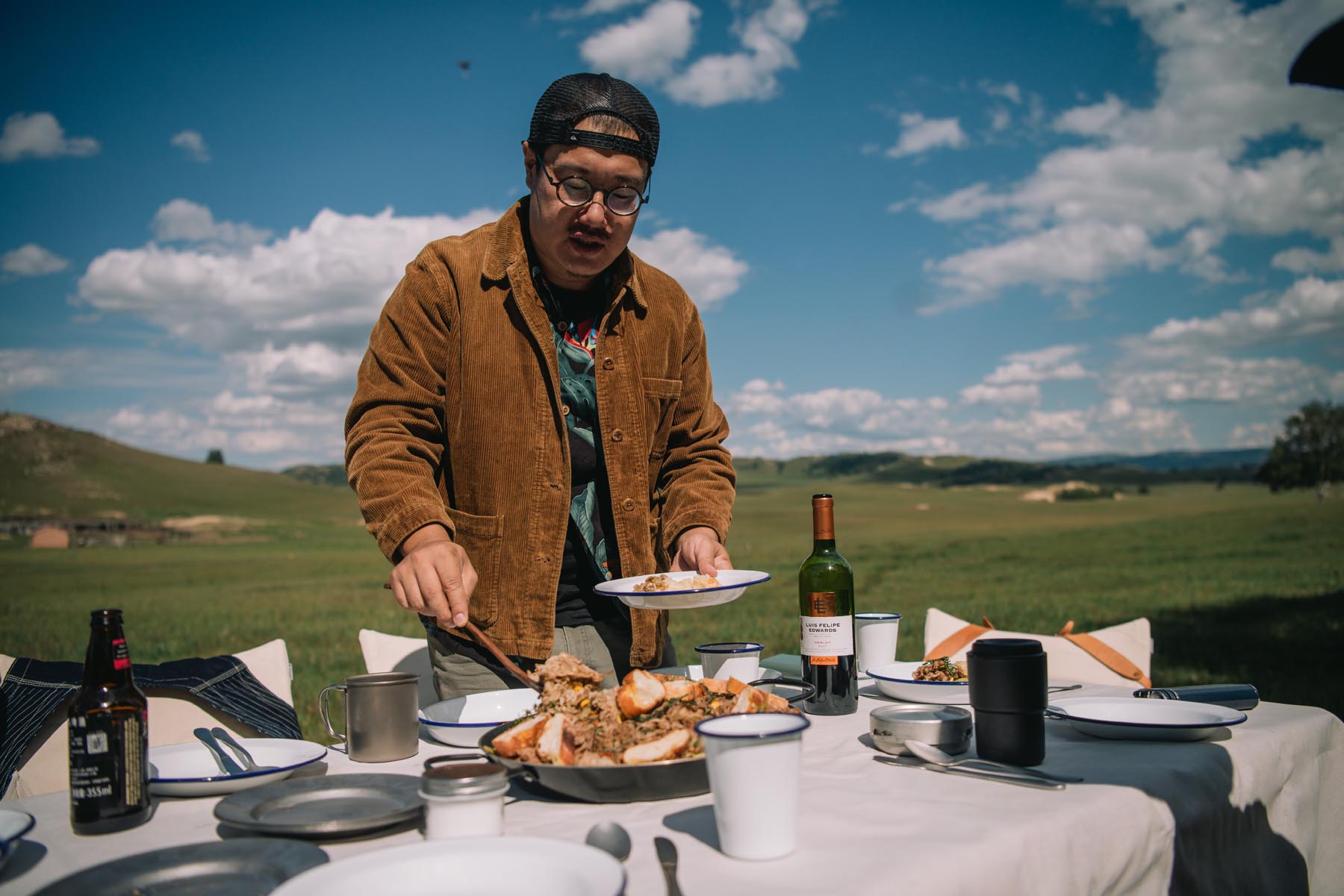拥有这21件高颜值户外装备，让我们的草原野餐会像家里般优雅