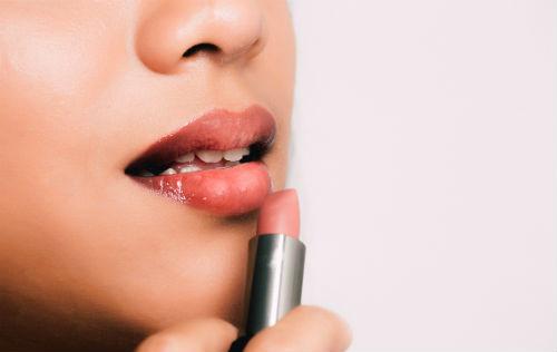 涂口红时易犯的小错误,香肠嘴怎么涂口红