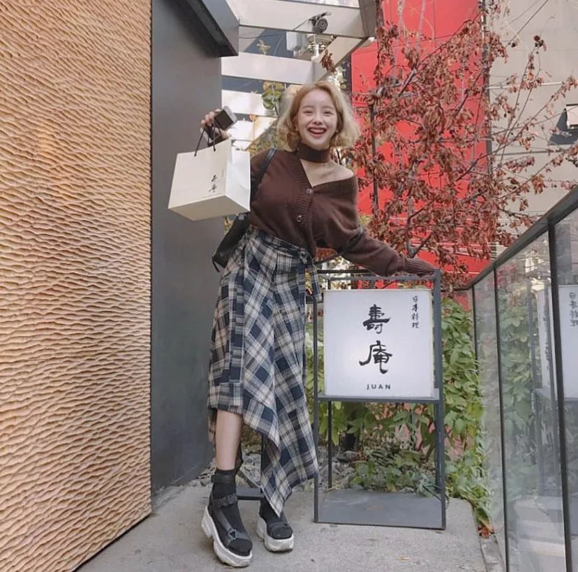 奶奶衫直筒裤搭配图,奶奶衫最洋气的搭配