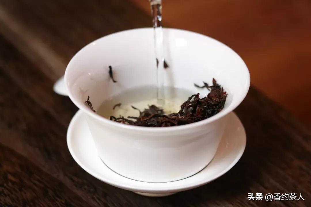 夏天喝红茶和冬天喝红茶的区别,喝红茶热的好还是冷的好