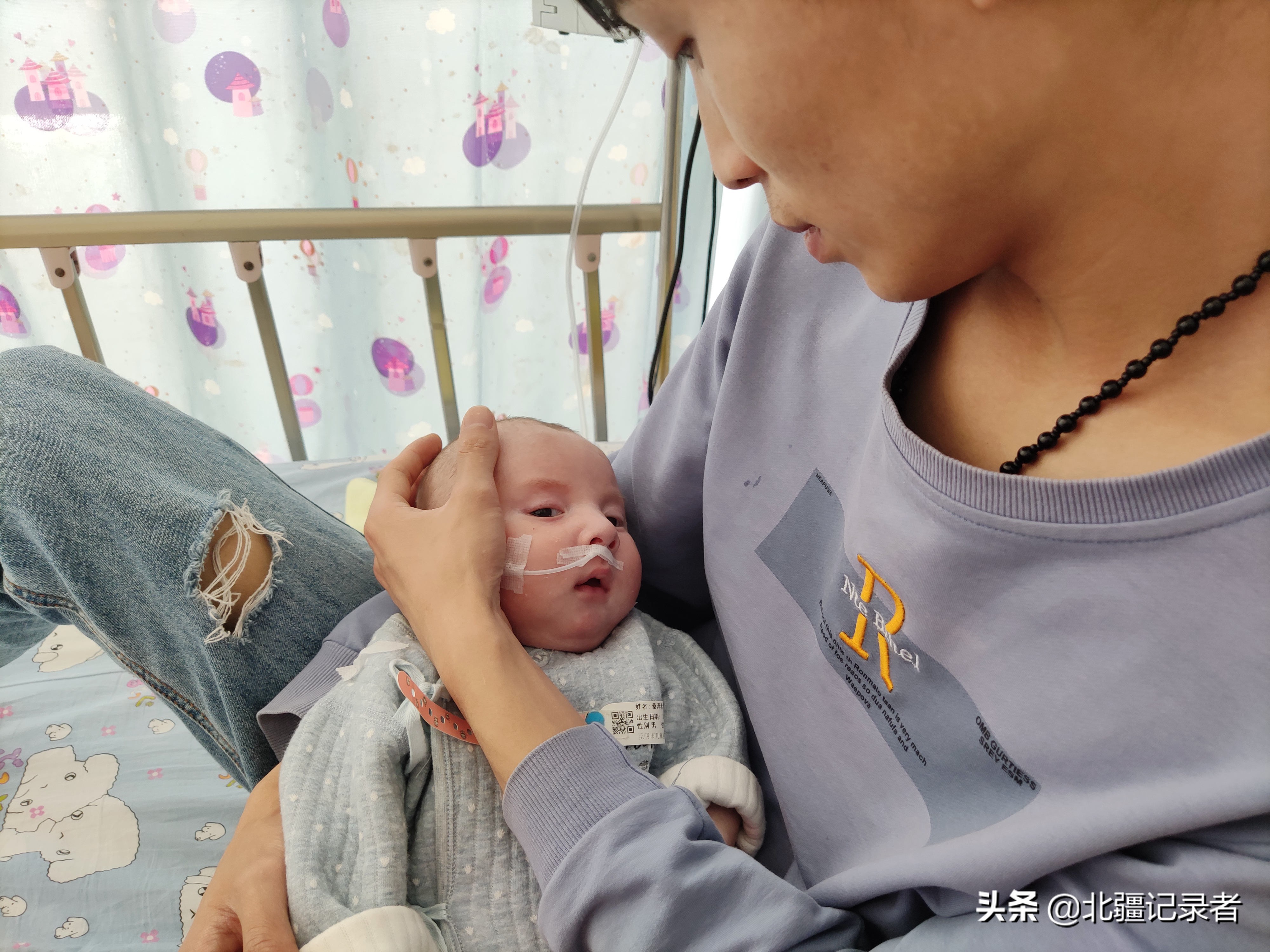 刚出生婴儿从鬼门关救回,宝宝一出生就被抢救