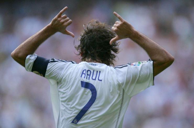 盘点世界足坛伟大7号球员，C罗无疑问第一，舍瓦劳尔上榜