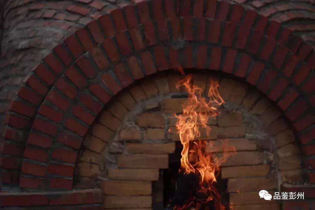 走遍中国的“寻鞋哥”来了！这回居然换上“军乐造”