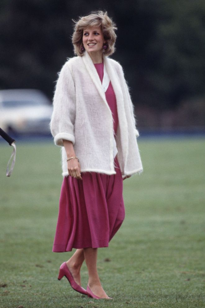 戴安娜王妃华丽大气服装,戴安娜王妃时尚穿着视频