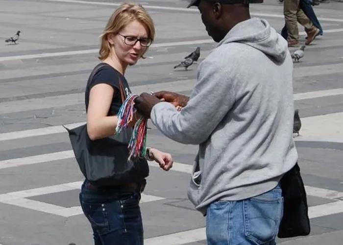 “在意大利，不要接别人给的手绳”，旅友们被宰出各种血的教训