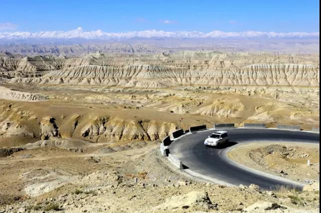 “口红一哥”李佳琦，旅行出门带哪只口红？