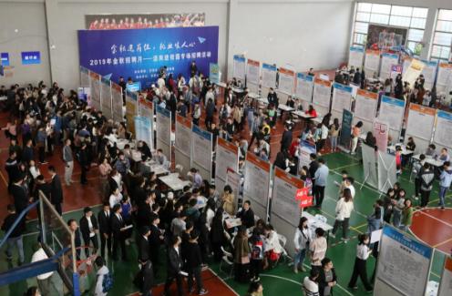 线上聊天vs线下见面,线上聊天vs线下见面哪个更好