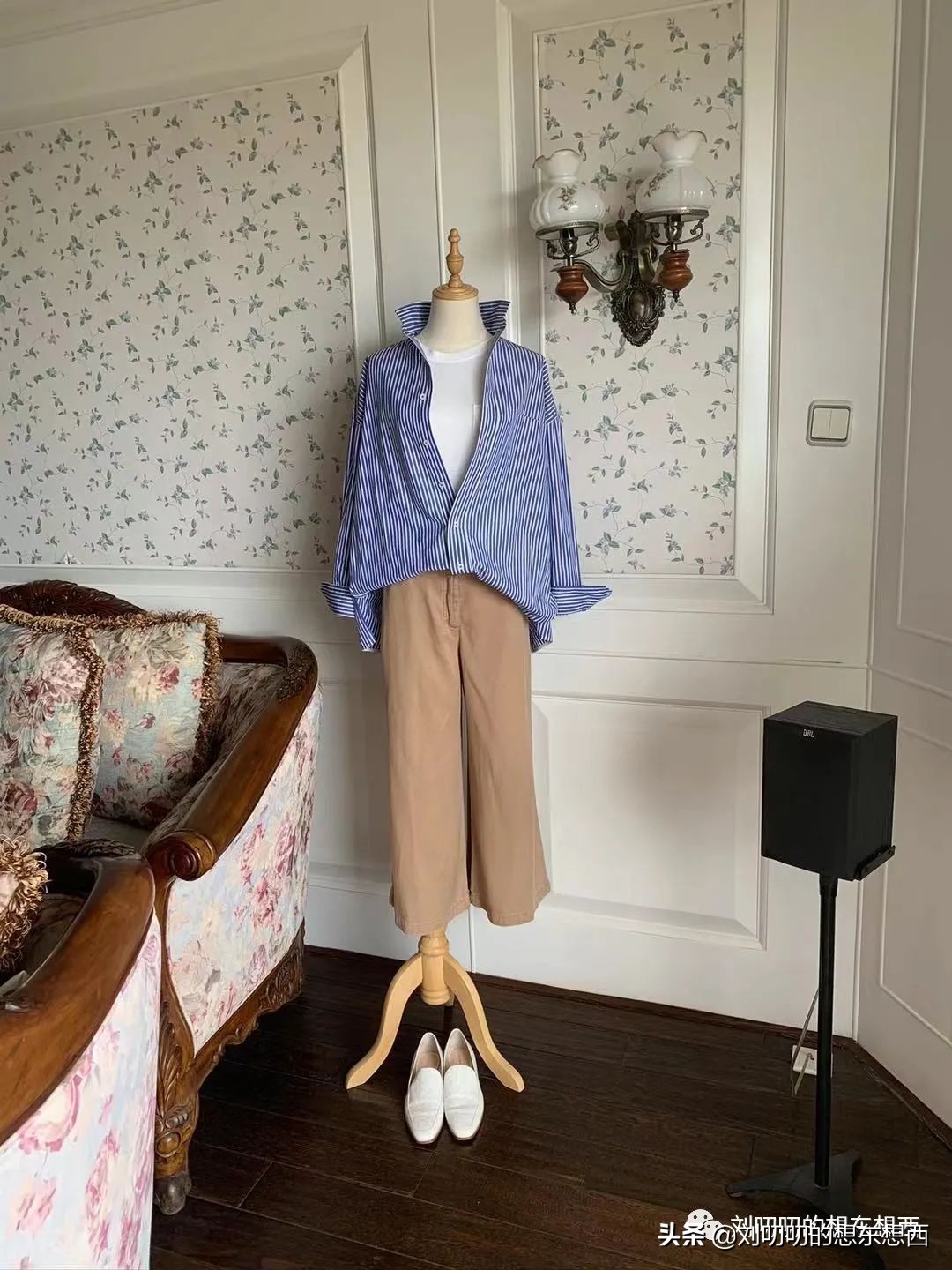 清新干净上装短款彩色,粉蓝复古穿搭