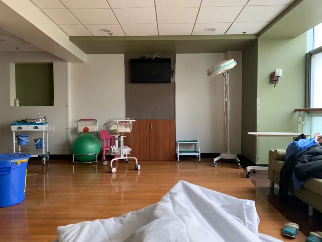 娘娘顺产日记|我竟错过无痛，超快顺产成了英雄妈妈