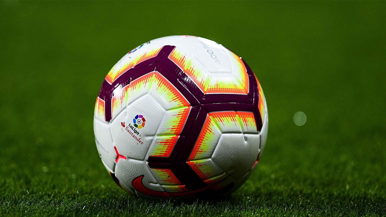 太少女心了吧！西甲官方公开冬季比赛用球，主色调是女球迷最爱