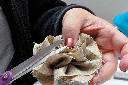 如何制作鲜花胸针图片教程,花朵胸针制作过程图解简单