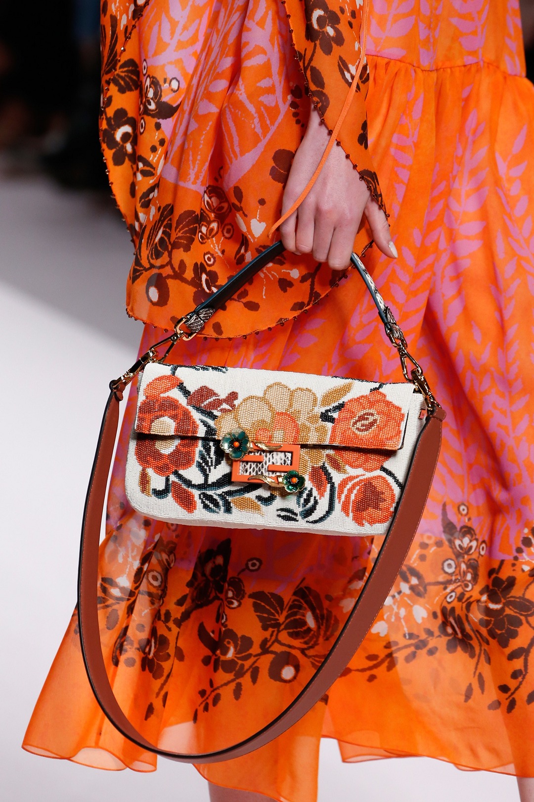 买包是不理智消费,买包包平价