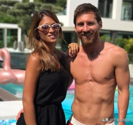 梅西被女球迷吻,上海大学女球迷偷吻梅西