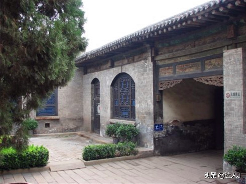 跟着小天才继续出门采购,跟着小天玩游戏