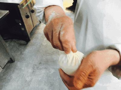 济南乔馋大包子位置,一天卖100千个包子