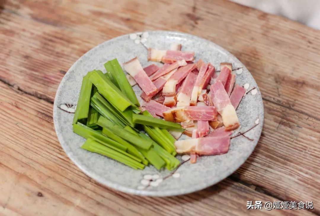 晚餐简单家常菜冬笋炒腊肉开胃菜,这才是竹笋炒腊肉真正的做法