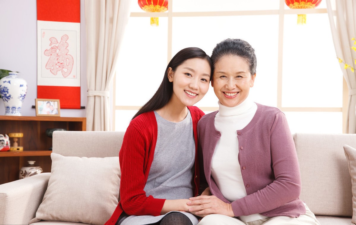 绝经10年还不断出现潮热正常吗,更年期没绝经一直流血怎么回事