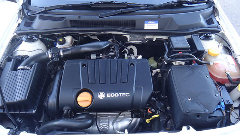 汽车脚刹难踩下去不能启动的原因,汽车启动不了哒哒哒响是什么原因