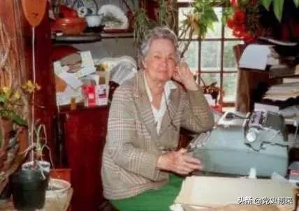 海伦：*诺斯**的第一任夫人，由于她的坚持毛*东泽**自传才能公诸于世，访问延安续写《西行漫记》