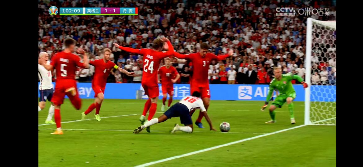 英格兰vs丹麦争议点球var,好像又被操控