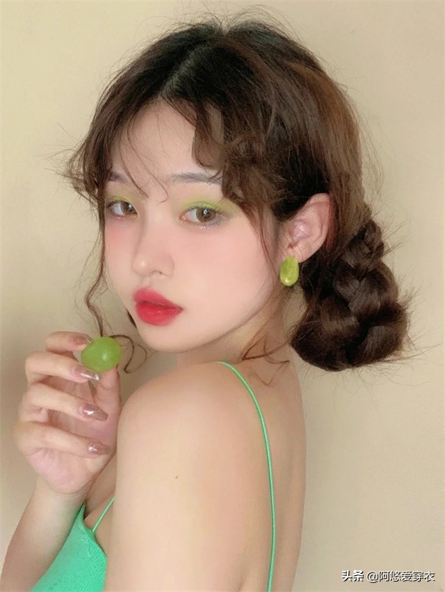 秋天的口红画法教程,秋冬涂口红必备技巧