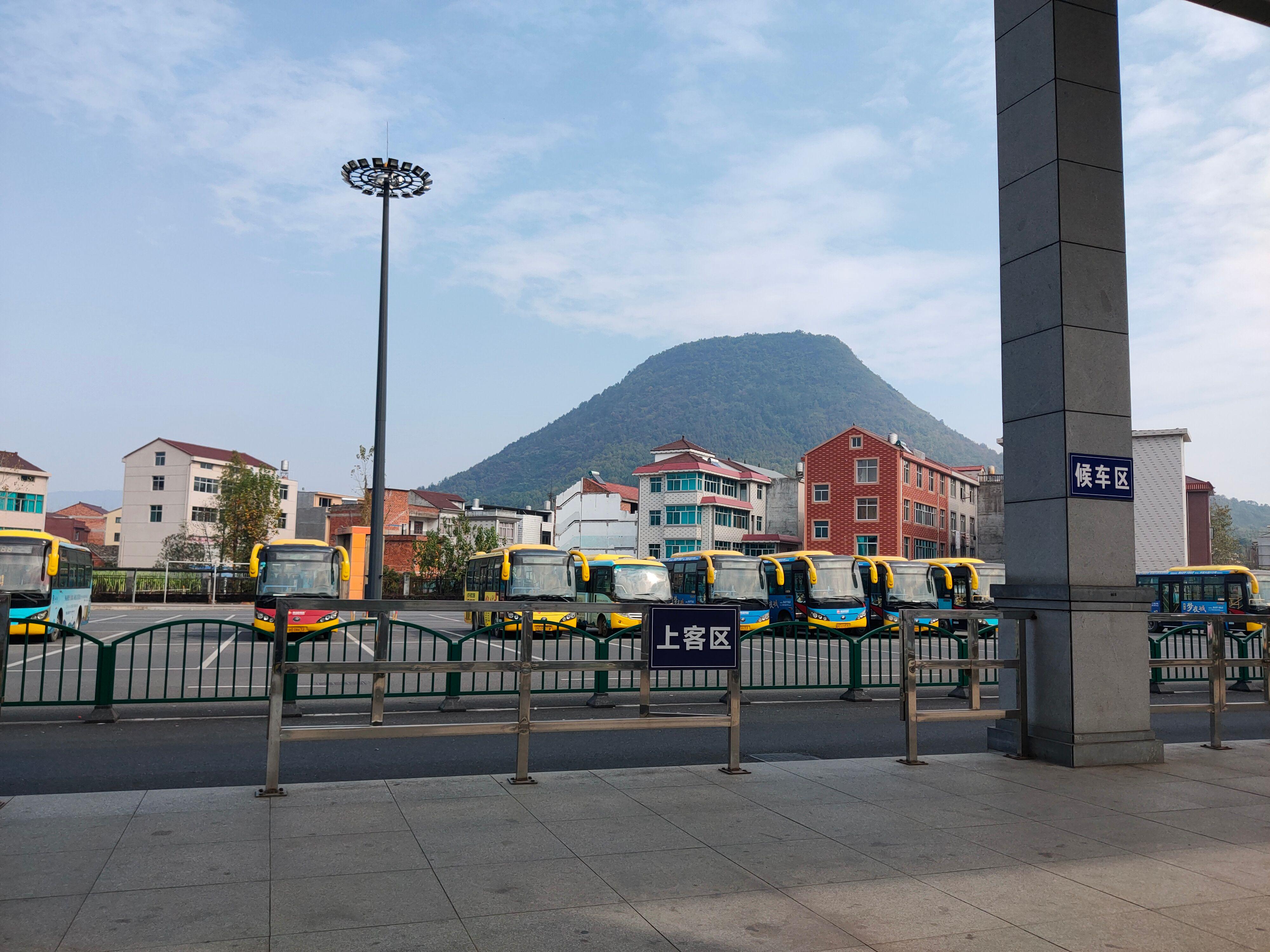 首个全马2022年超燃视频,横店马拉松2023全马颁奖直播