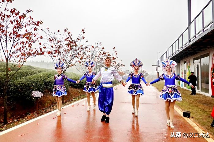 万亩茶园·俄罗斯方块小镇：全球首家茶文化俄罗斯风情主题公园