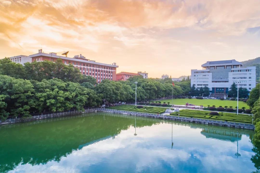 中南大学宿舍有多豪华,拥有十几个食堂的大学