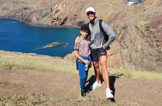 世界足球巨星c罗来深圳干嘛,世界足球先生c罗身价