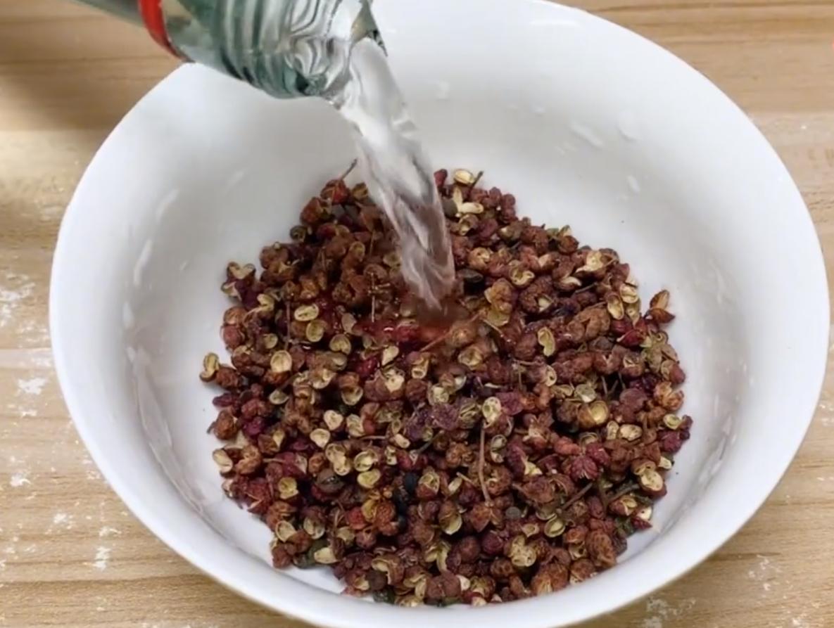 传统卤鸭掌做法,卤鸭掌家庭版正宗制作方法